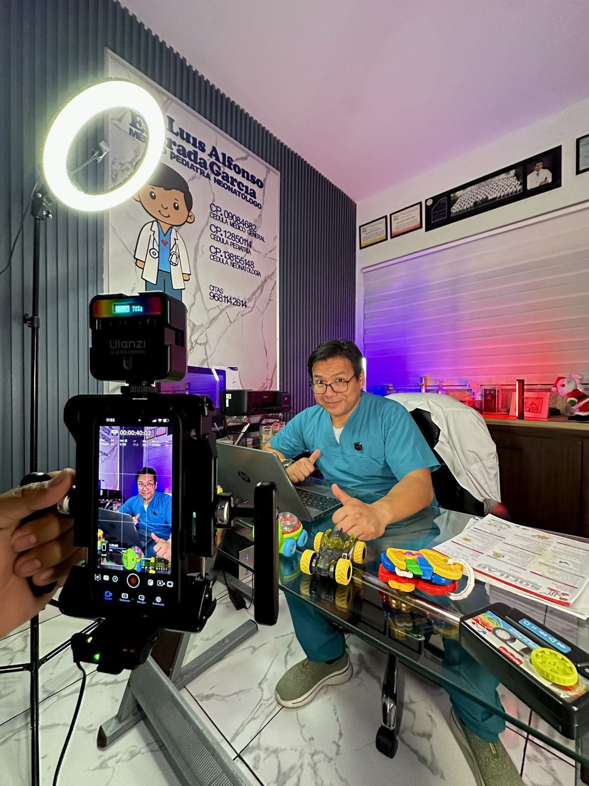 Grabación en consultorio del Dr. Luis con iluminación profesional